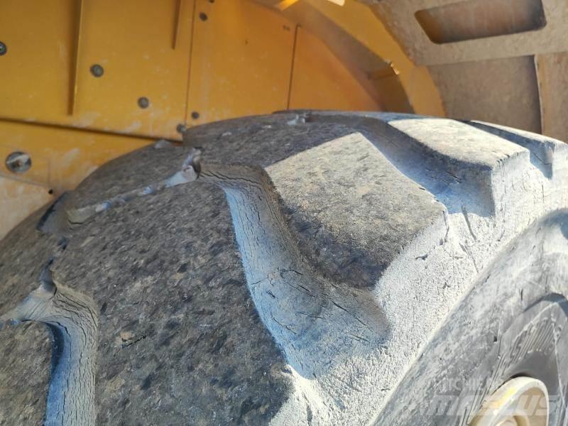 CAT 966M Фронтальные погрузчики