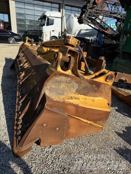 CAT D8T Гусеничные бульдозеры