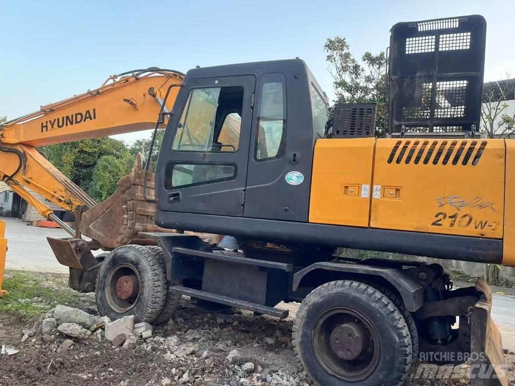 Hyundai R210W-7 Колёсные экскаваторы