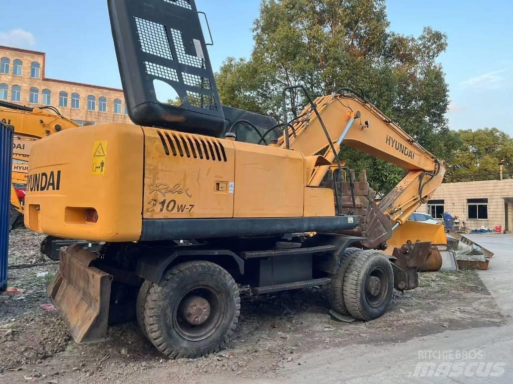 Hyundai R210W-7 Колёсные экскаваторы