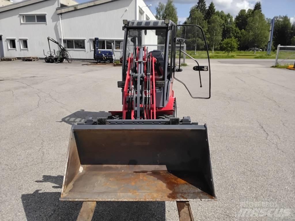 QuattroX 810 Малые погрузчики
