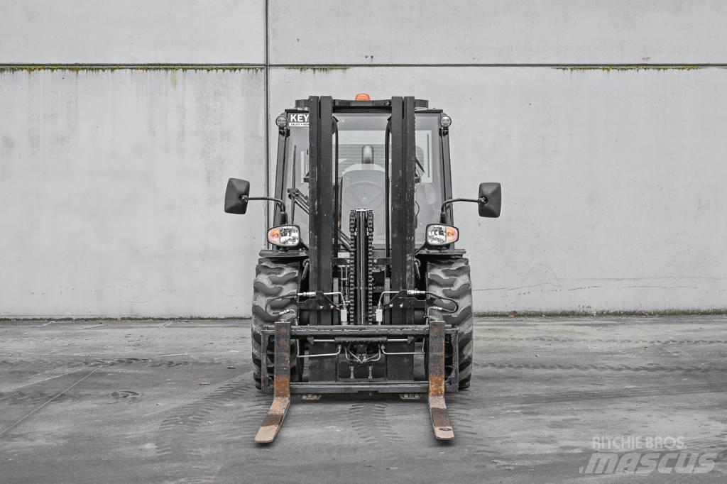 Manitou MC 25-4 Дизельные погрузчики