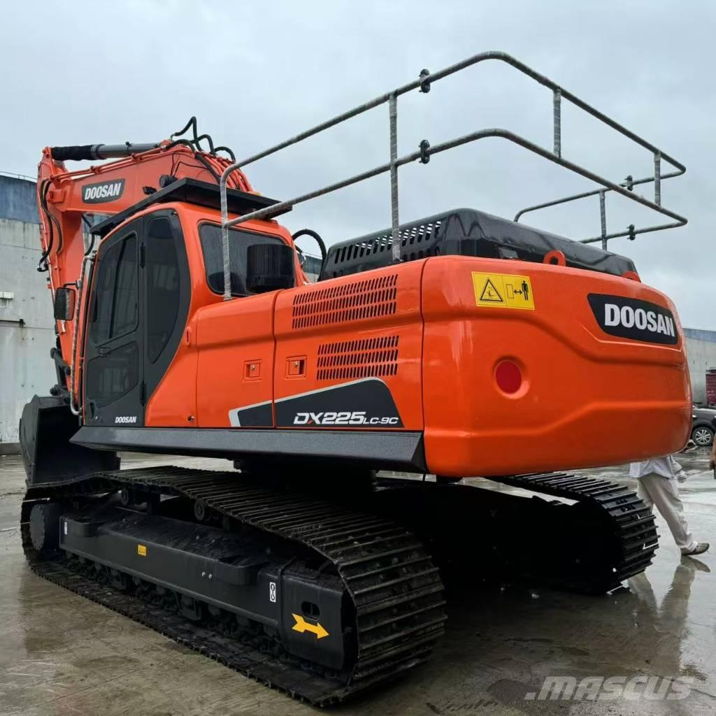 Doosan DX 225 LCA Гусеничные экскаваторы