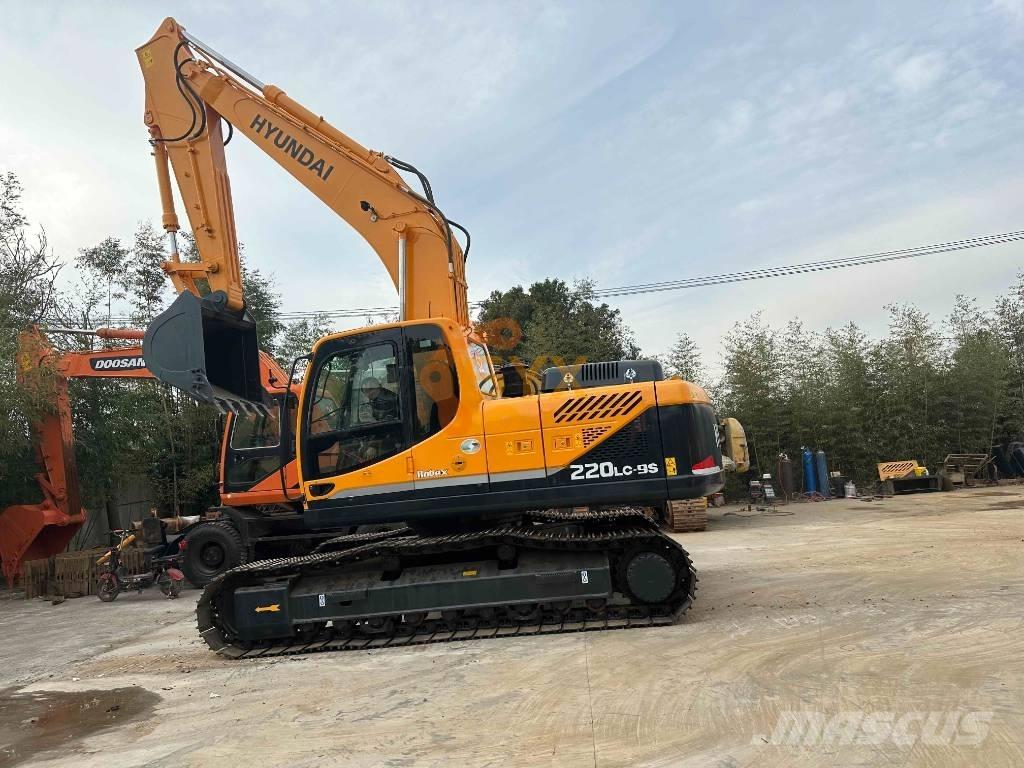 Hyundai R220 Гусеничные экскаваторы