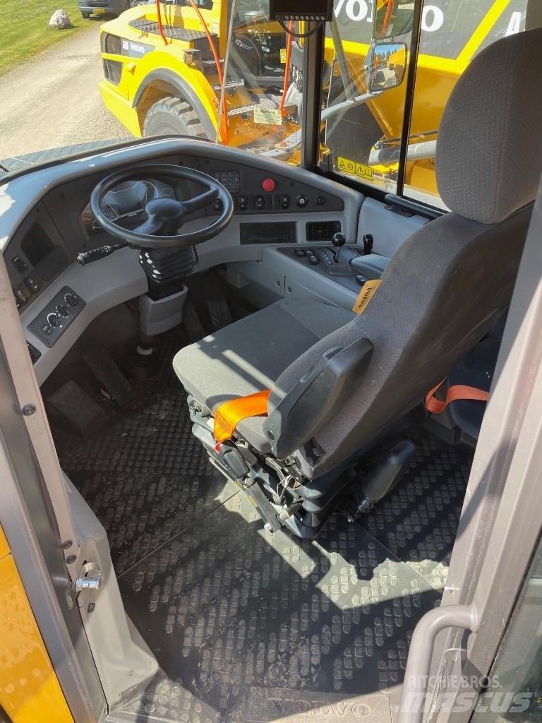 Volvo A30G Шарнирно-сочленённые самосвалы