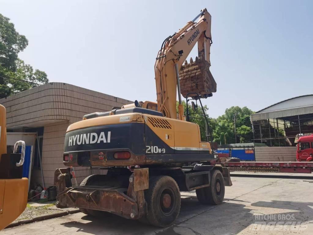 Hyundai R210W-9 Колёсные экскаваторы