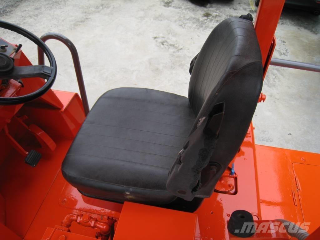 Sakai TZ 701 Пневматические катки
