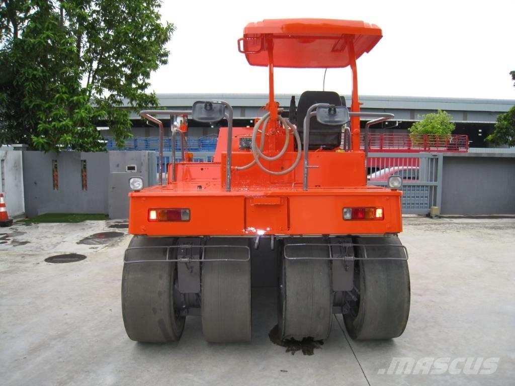 Sakai TZ 701 Пневматические катки