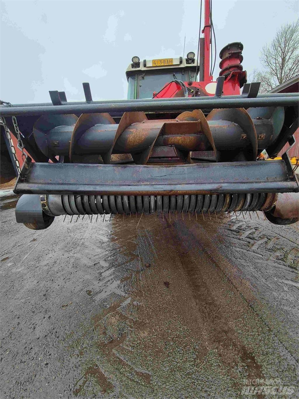 Lely STORM 130R Прицепные кормоуборочные комбайны