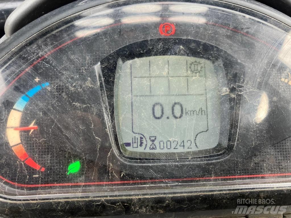 GiANT G2200E Мини-погрузчики