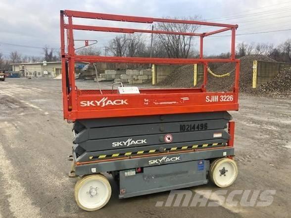 SkyJack SJ III 3226 Ножничные подъемники