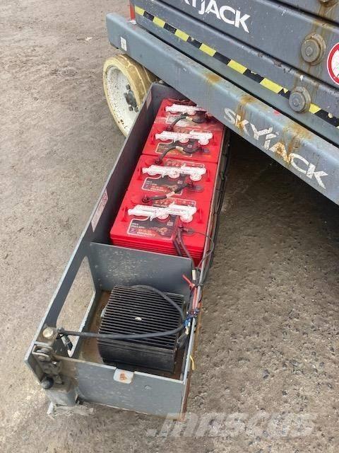 SkyJack SJ III 3226 Ножничные подъемники