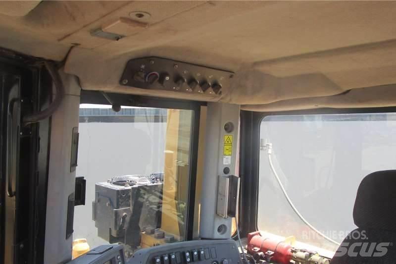 CAT D9T Гусеничные бульдозеры