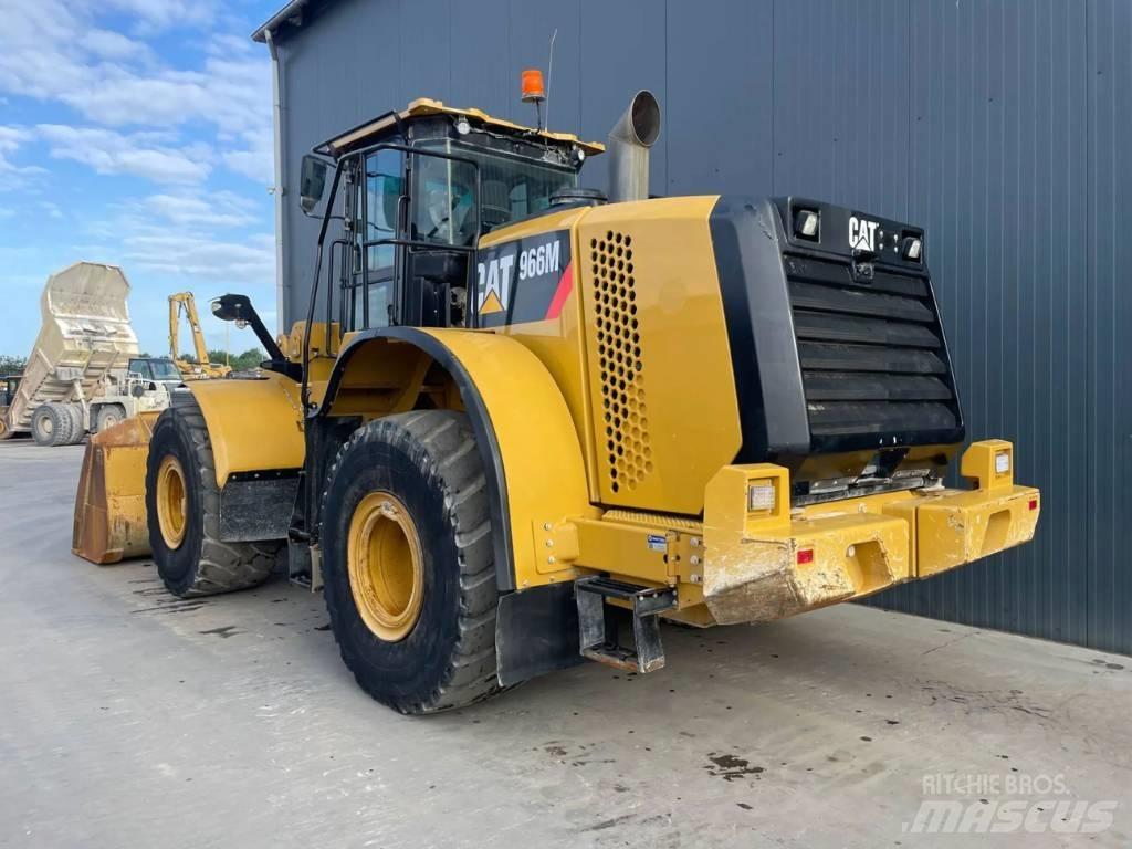 CAT 966M Фронтальные погрузчики