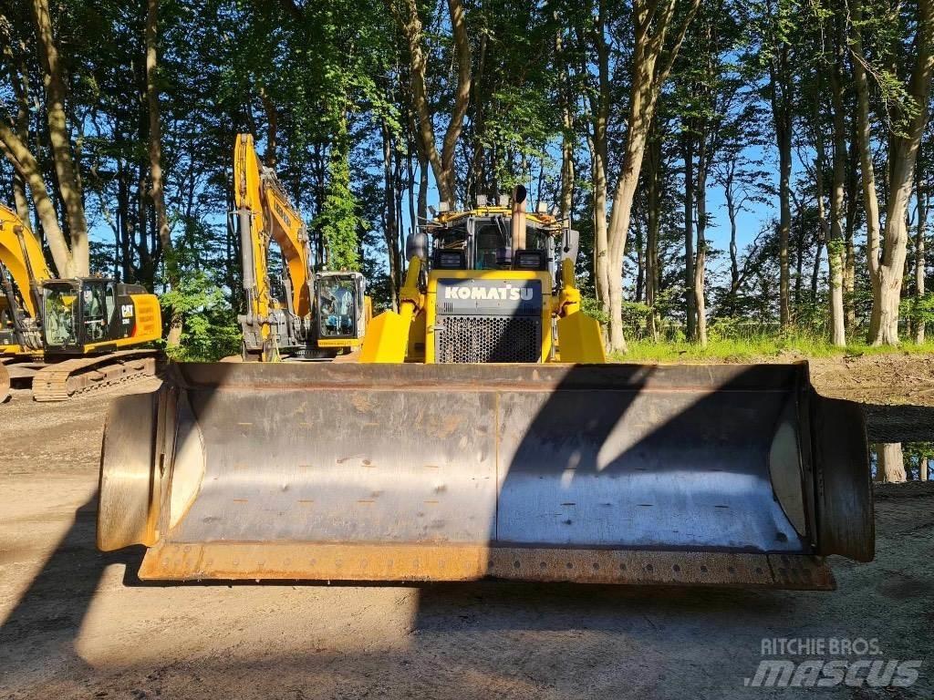 Komatsu D65PX-17 Гусеничные бульдозеры