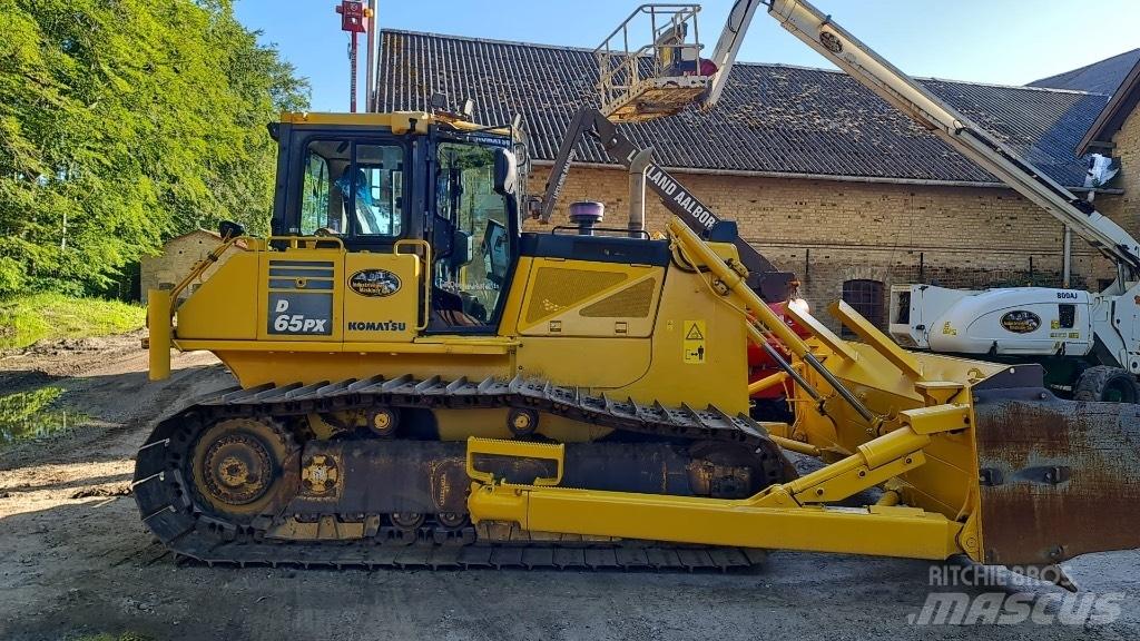 Komatsu D65PX-17 Гусеничные бульдозеры
