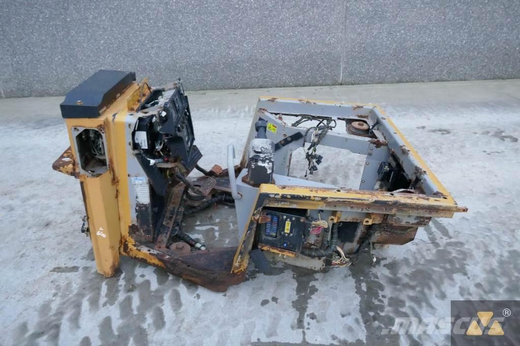 CAT 220-2800 Кабины