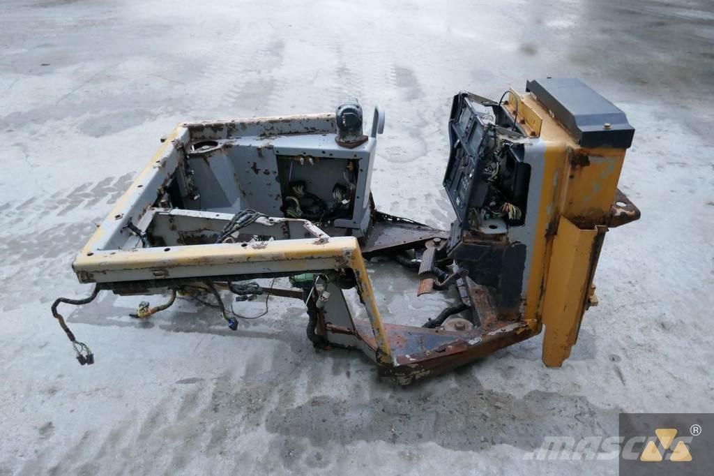 CAT 220-2800 Кабины