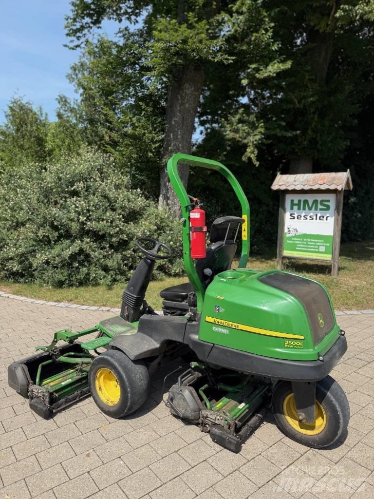 John Deere 2500 E Газонокосилки