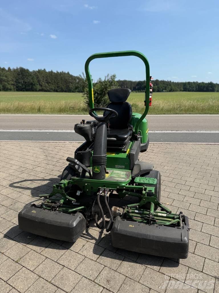 John Deere 2500 E Газонокосилки