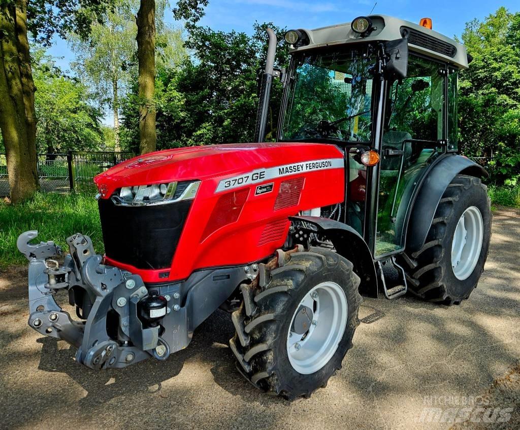 Massey Ferguson 3707 Трактора