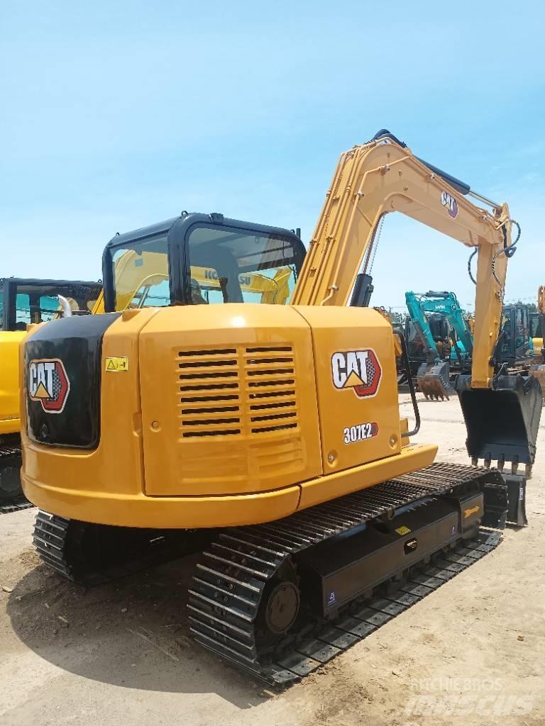 CAT 307E2 Малые экскаваторы 7т-12т