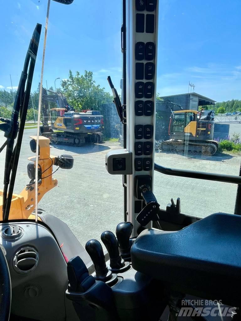 Volvo L 120 H Фронтальные погрузчики