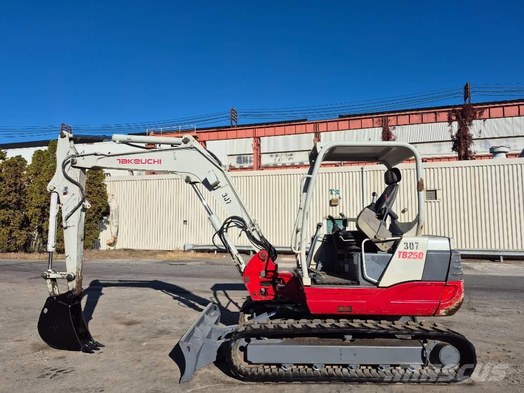 Takeuchi TB 250 Гусеничные экскаваторы