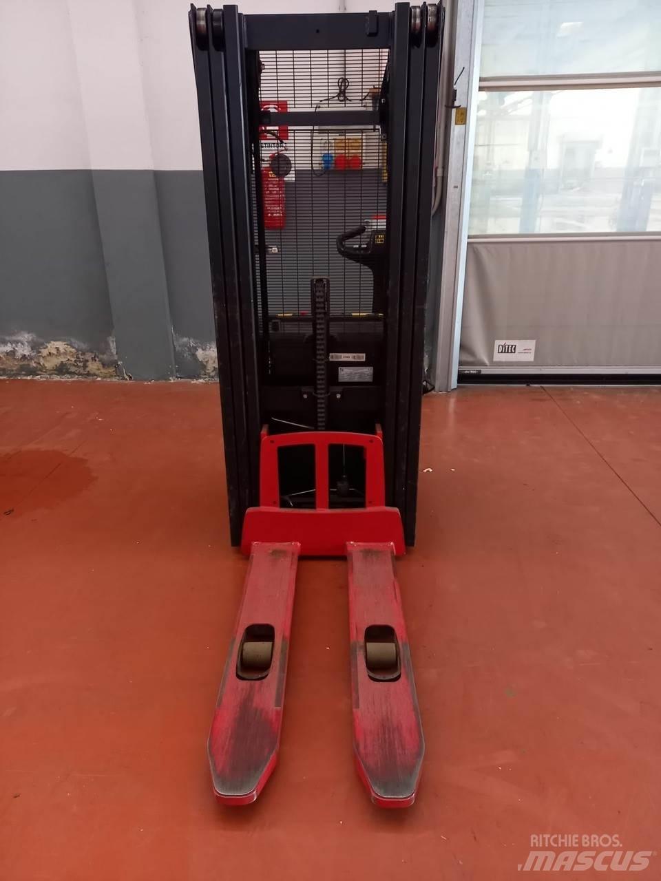 Hyster S1.2 Ручные штабелёры с электроподъёмом