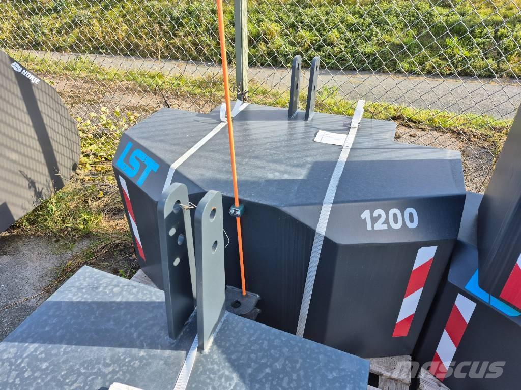 LST Frontvikt 1200kg Сельхозтехника - Другие