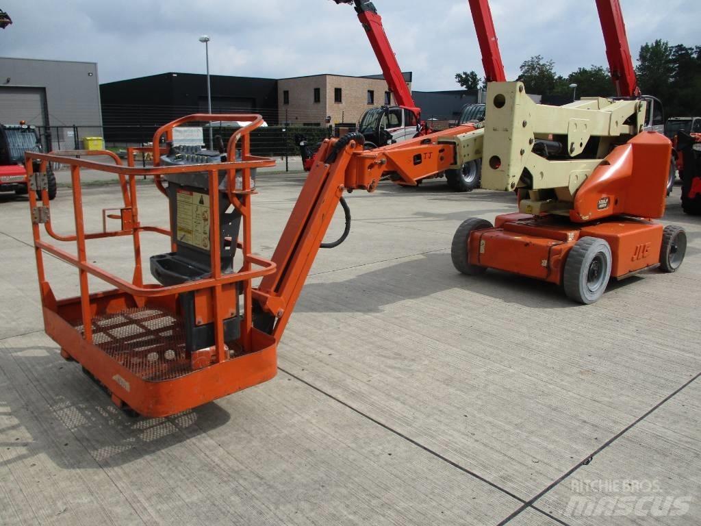 JLG E400 AJPN (048) Компактные самоходные стреловые подъемники