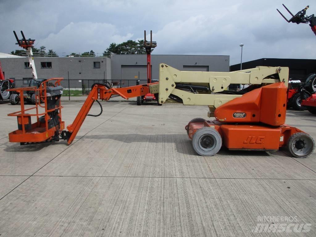 JLG E400 AJPN (048) Компактные самоходные стреловые подъемники