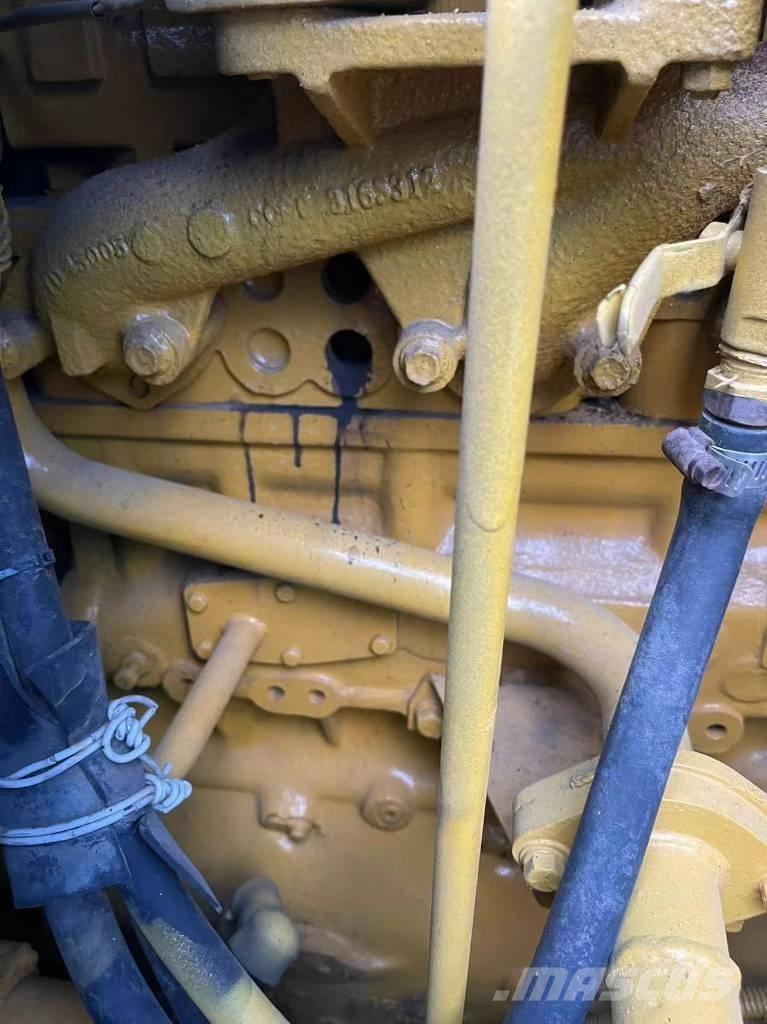 CAT D5N Гусеничные бульдозеры