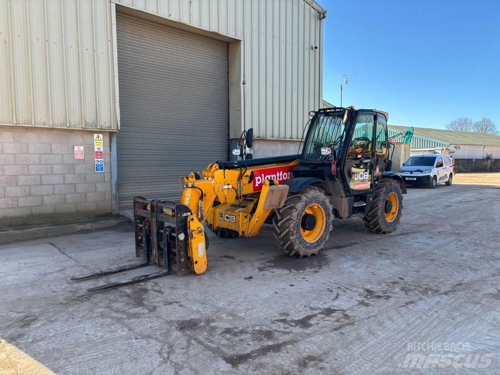 JCB 540-140 Hi Vis Телескопические погрузчики