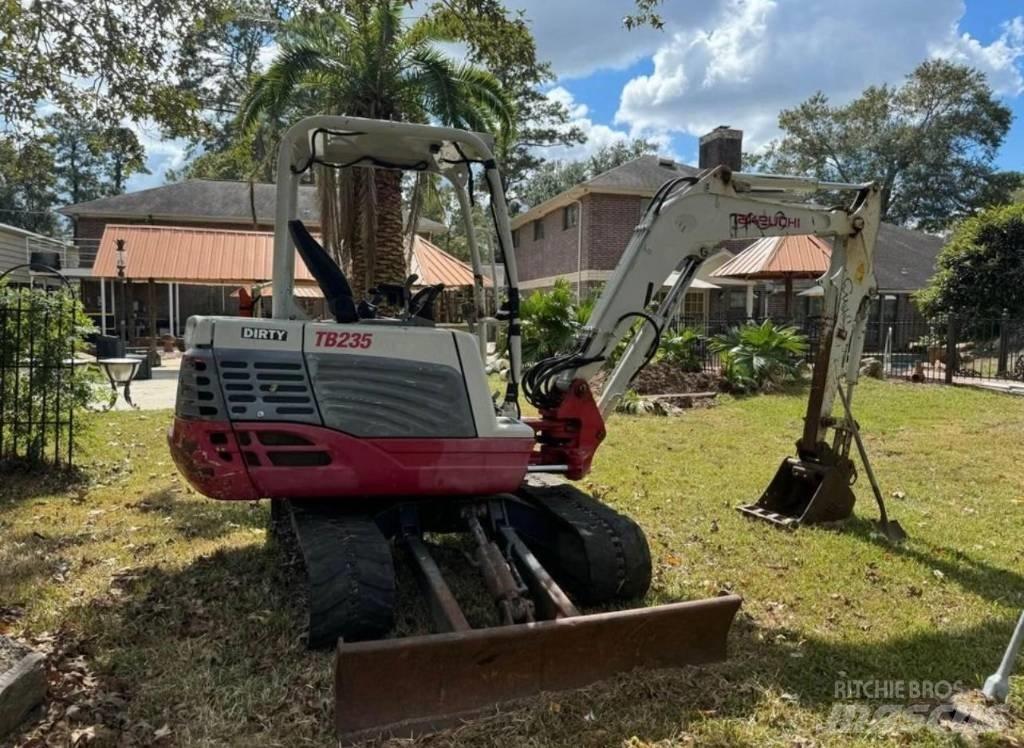 TAKEUCHI TB235 Гусеничные экскаваторы