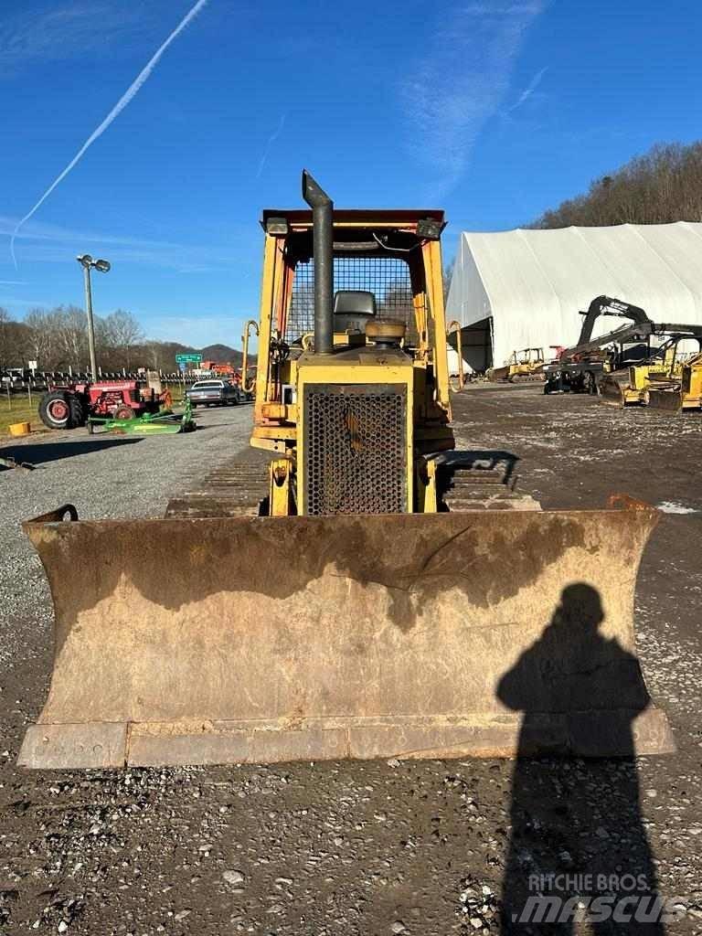 CAT D5C Гусеничные бульдозеры