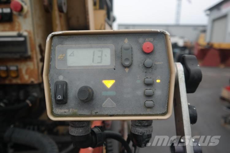 Dynapack F121 4WD Асфальтоукладчики