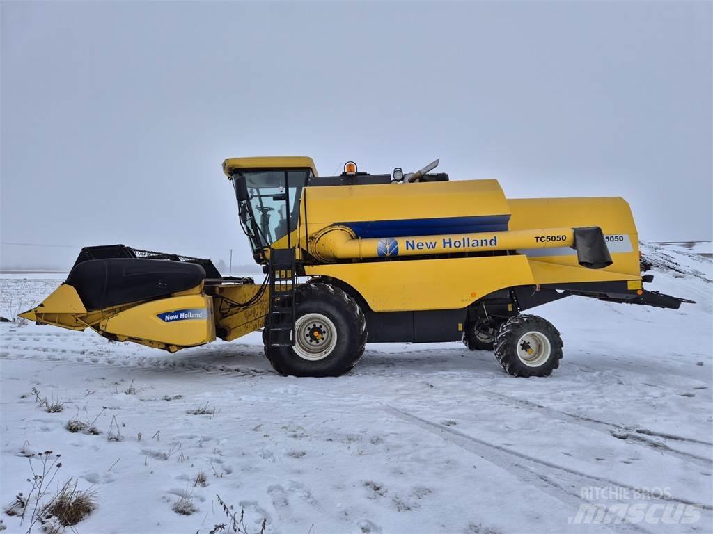 New Holland TC5050 Зерноуборочные комбайны