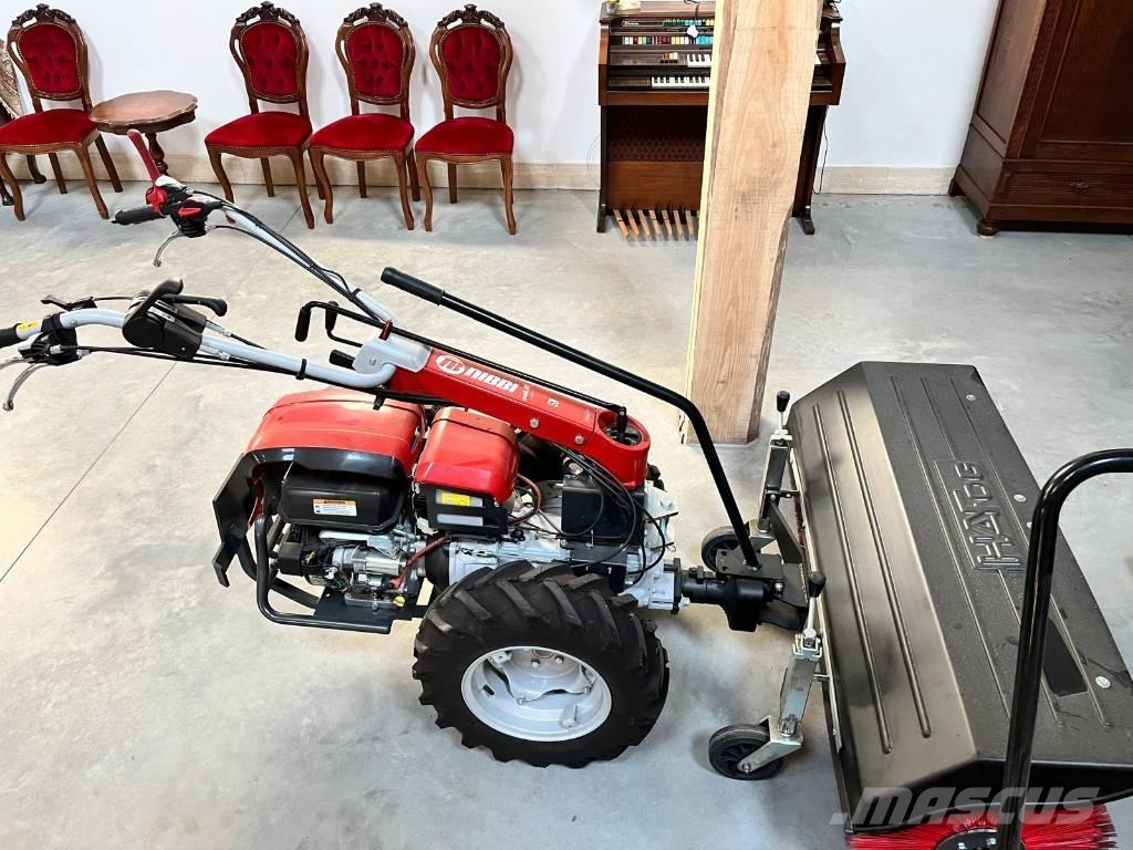 Emaq MAK 18 Вакуумные уборочные машины