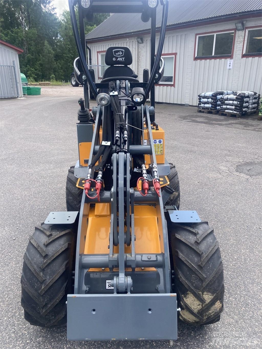 GiANT G1100 Многофункциональные сельскохозяйственные погрузчики