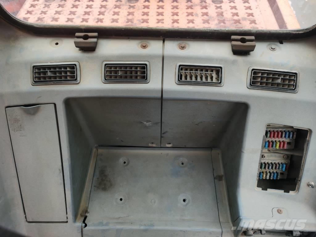 Doosan DX 300 LC--9C Гусеничные экскаваторы