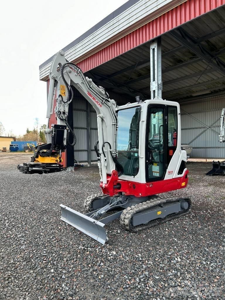 Takeuchi TB225 Мини-экскаваторы