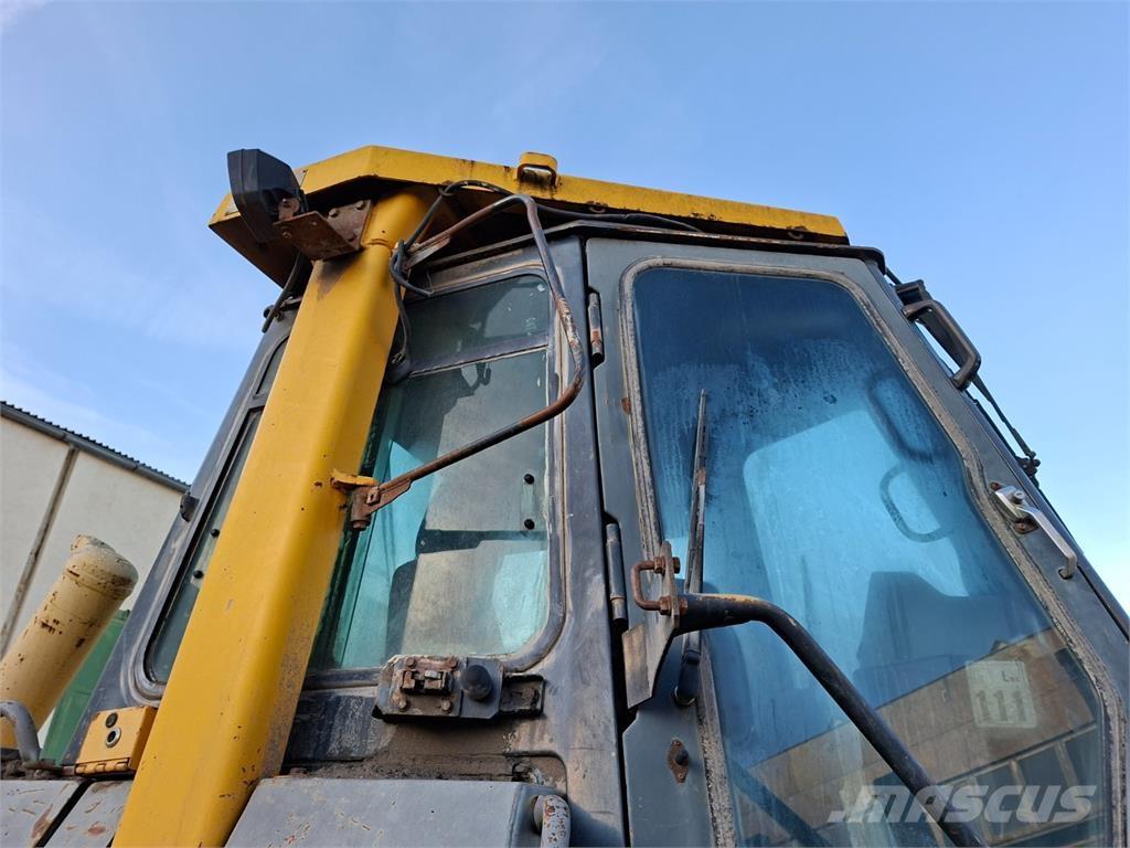 Komatsu D65EX-12 Прочие фургоны