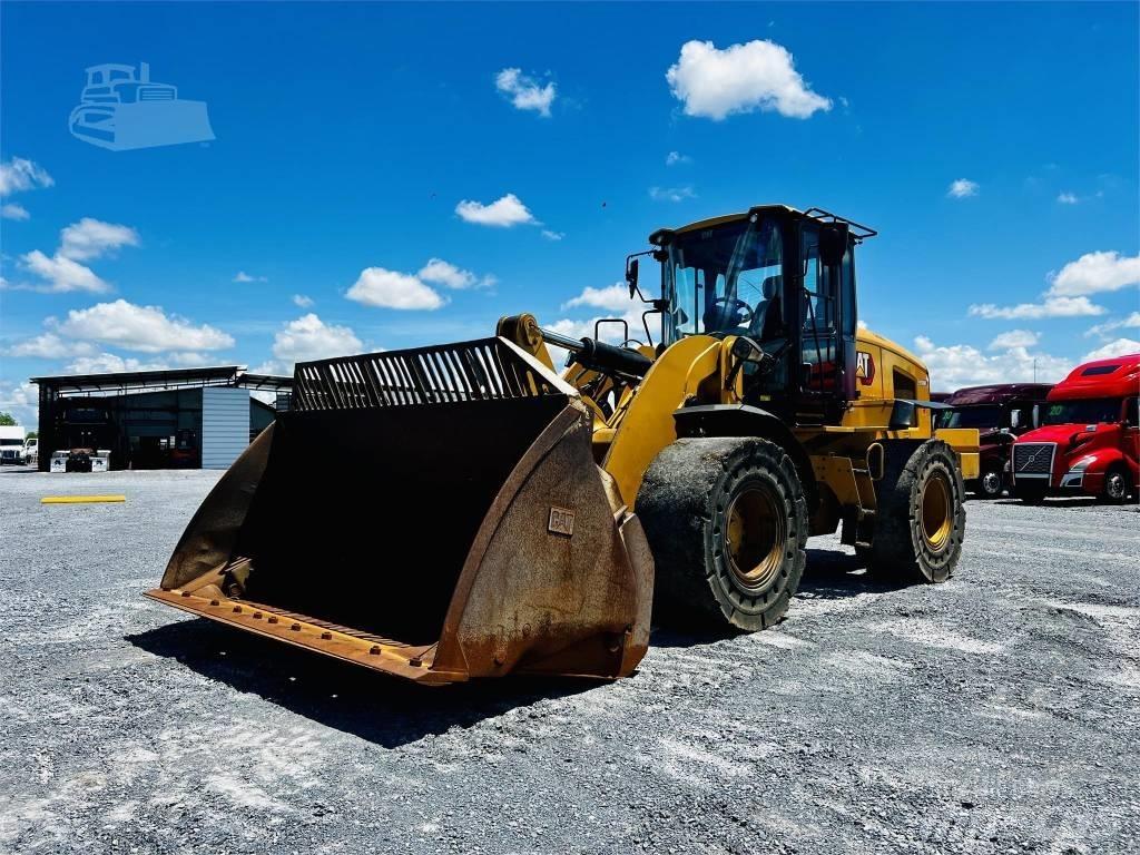 CAT 938 M Фронтальные погрузчики