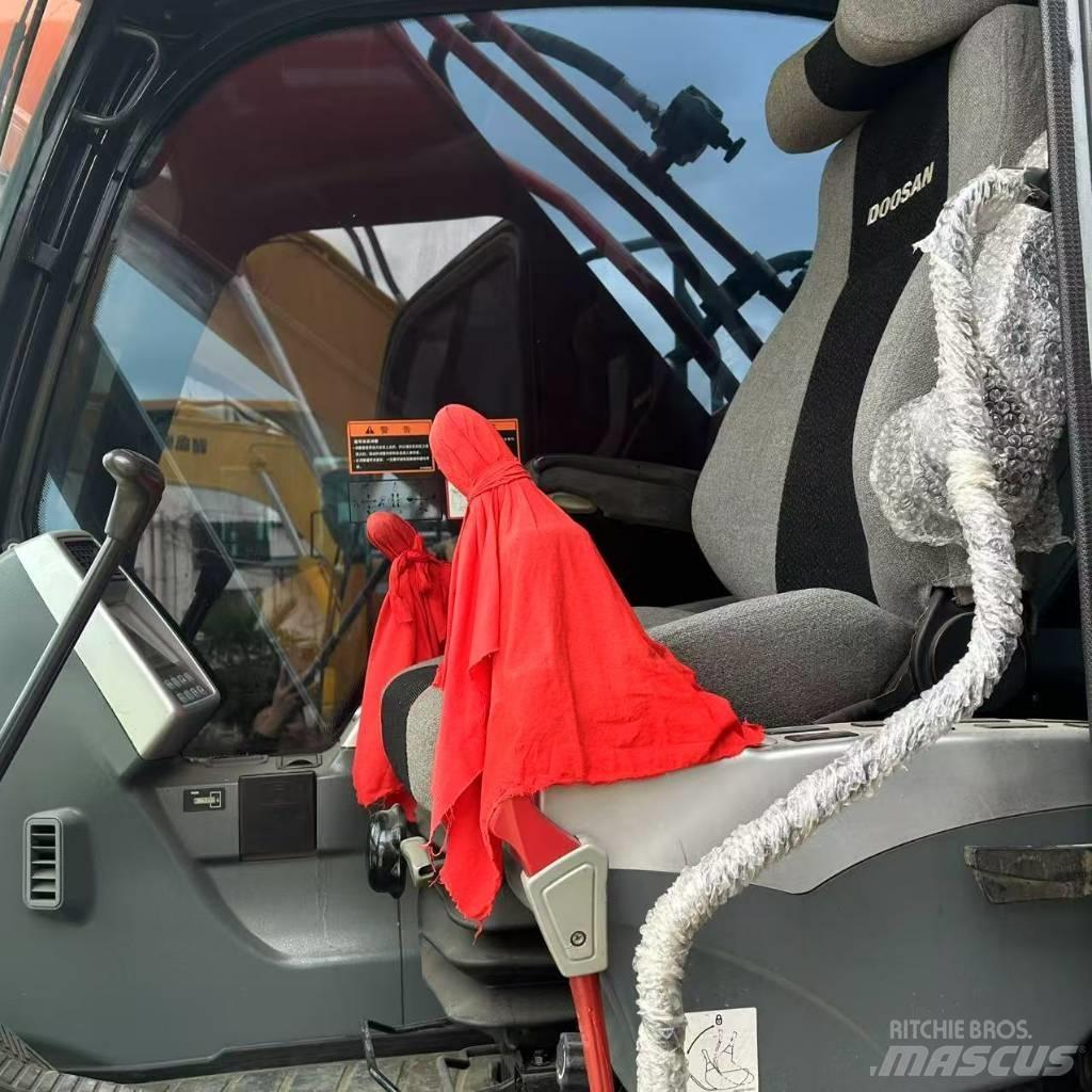 Doosan 225LC-9 Гусеничные экскаваторы