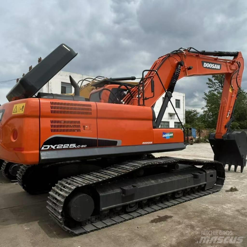 Doosan 225LC-9 Гусеничные экскаваторы