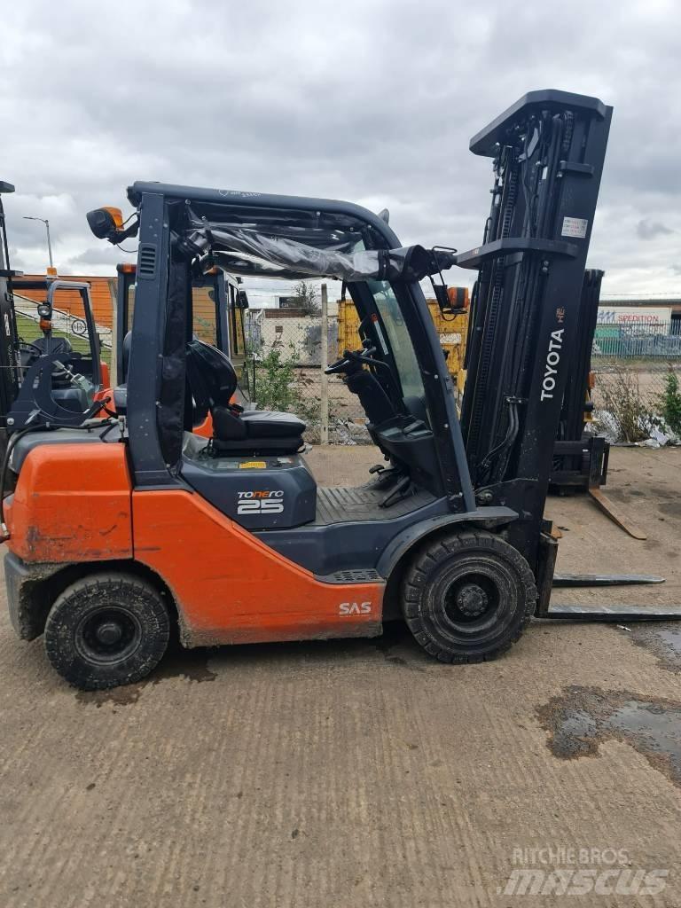 Toyota 02-8 FGF 25 Газовые погрузчики