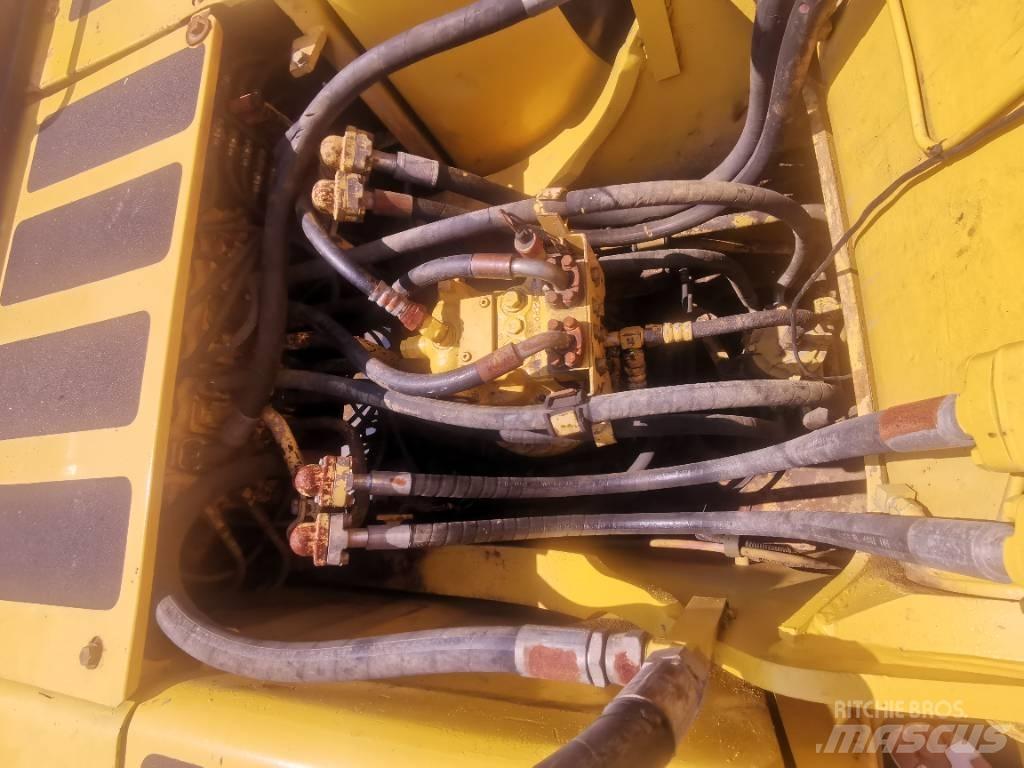Komatsu PC 200-6 Гусеничные экскаваторы