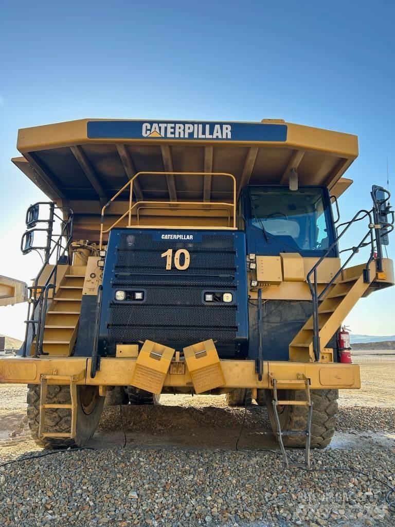 CAT 777F Шарнирно-сочленённые самосвалы