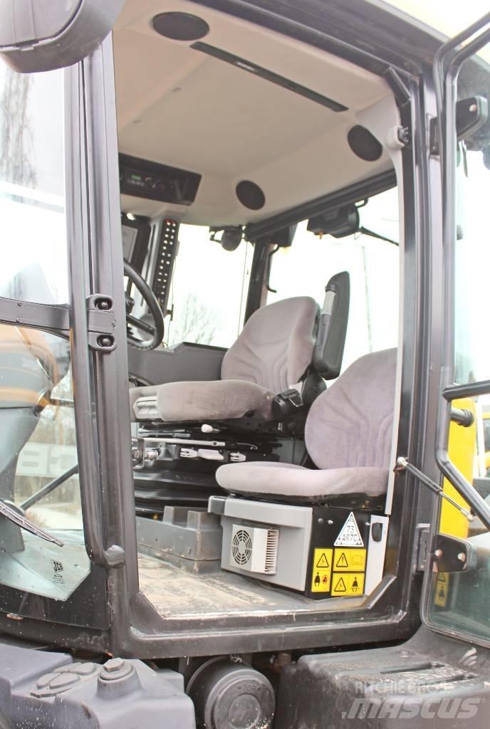 JCB Fastrac 4220 Трактора